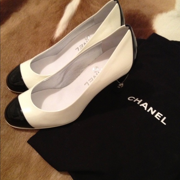 Chanel Cap Toe Heels - Picture 5 of 8